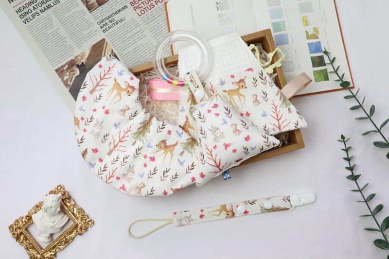 弥月礼盒│六层纱口水巾 安抚巾 奶嘴链 手摇铃:::小鹿与森林好友 - 满月礼盒 - 棉．麻 白色