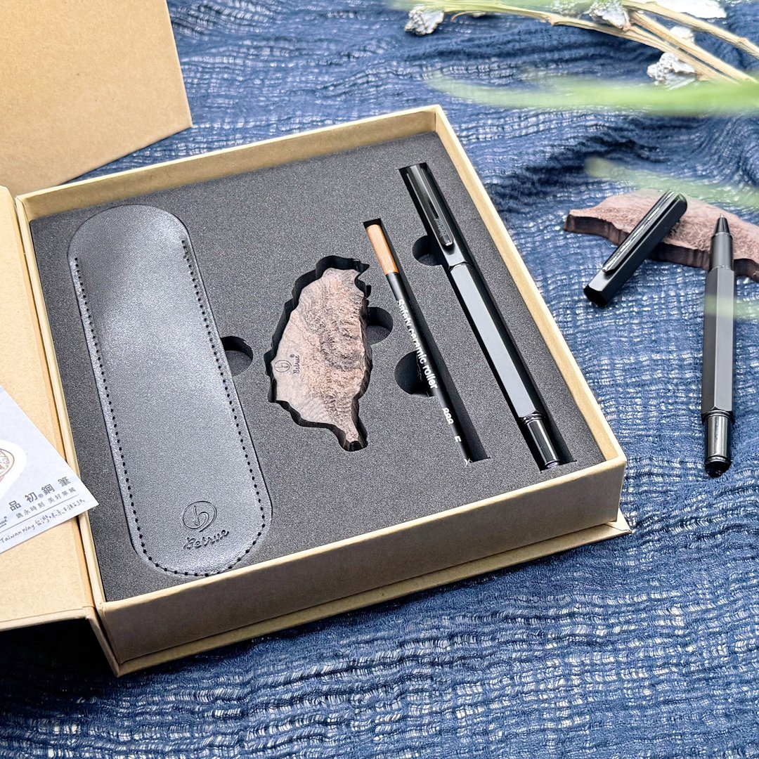 【新品_免费定制】赠刻字_品初_岛语台湾_黄铜六角钢珠笔送 TW 贴纸 - 钢珠笔 - 铜/黄铜 黑色