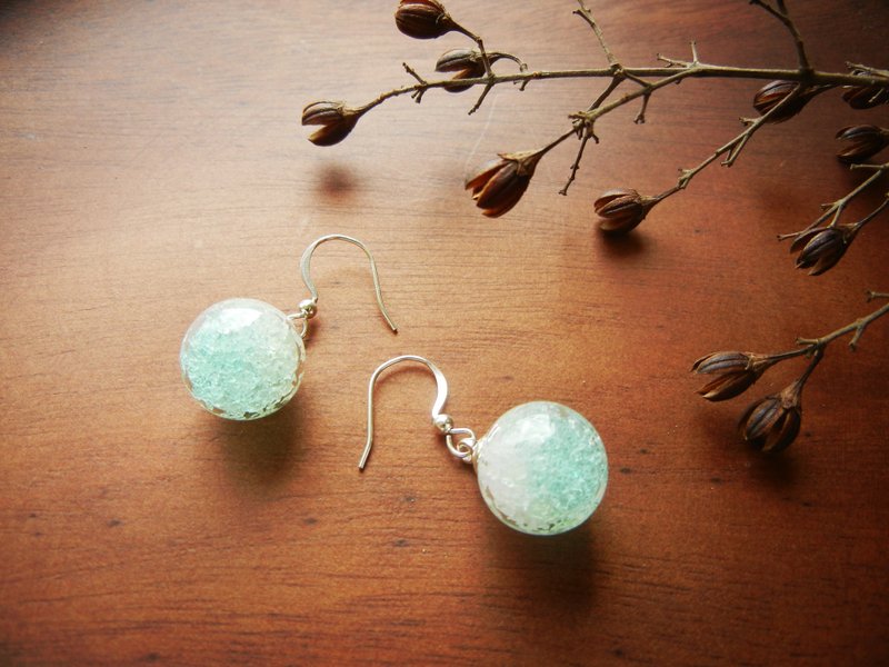 *coucoubird*渐层碎冰蓝耳环-圆 - 耳环/耳夹 - 玻璃 蓝色