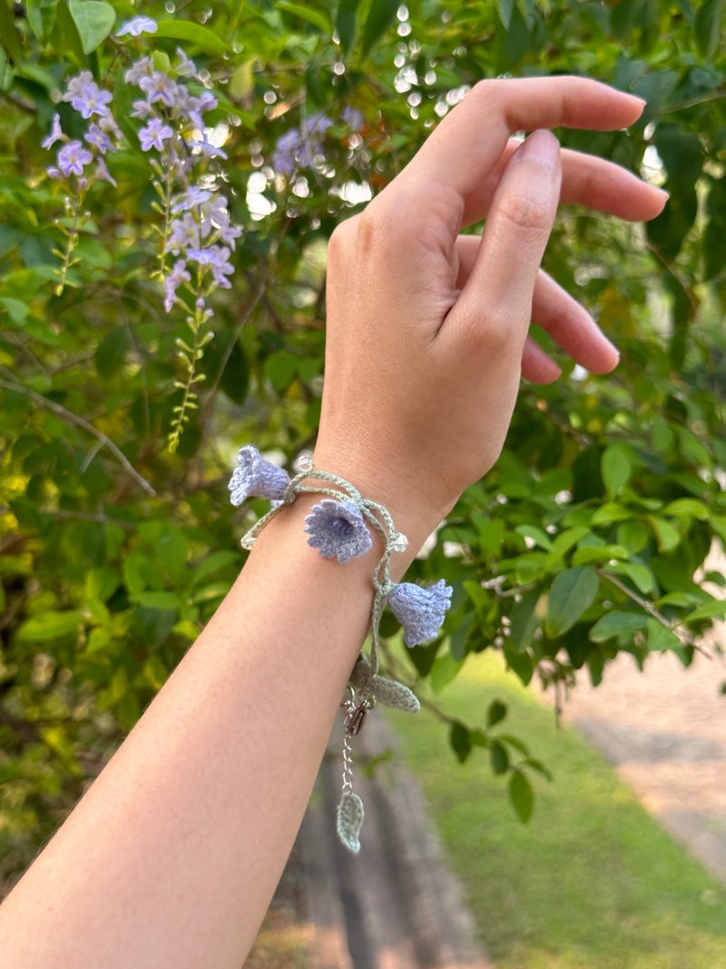 Lily of the valley crochet bracelet BLUE GRAY - 手链/手环 - 绣线 蓝色