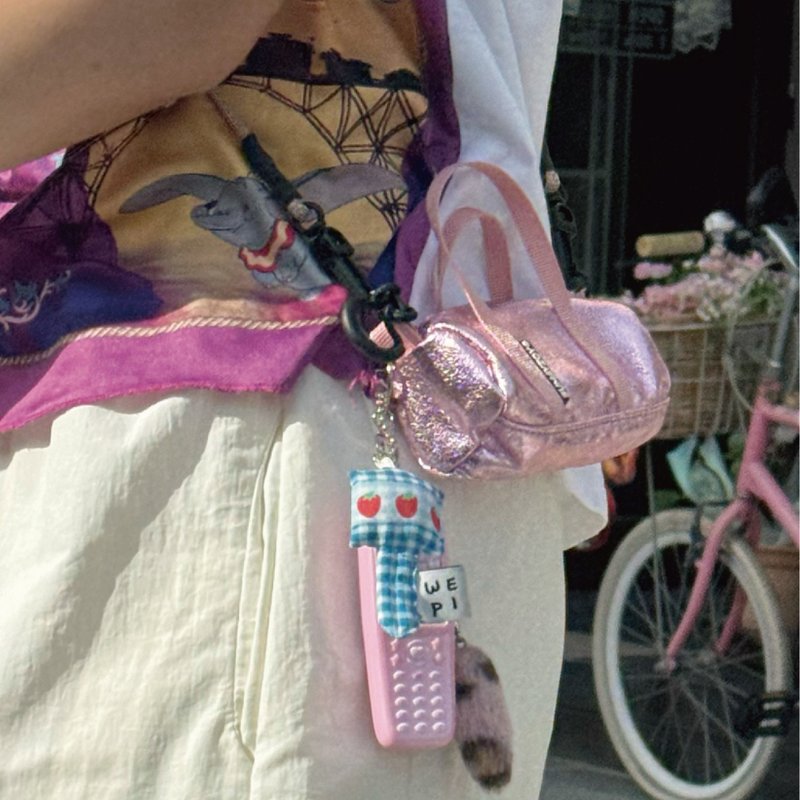 Flufy key-草莓/手工迷你钥匙圈娃娃礼物吊饰 - 钥匙链/钥匙包 - 其他材质 