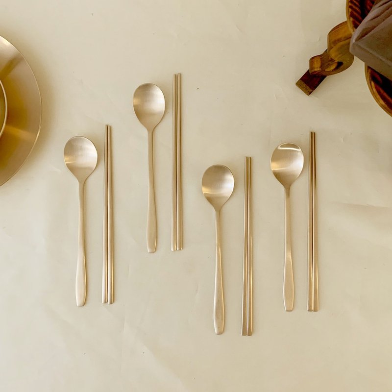 韩国铜器筷子4人组 - 脸部按摩/清洁工具 - 铜/黄铜 金色