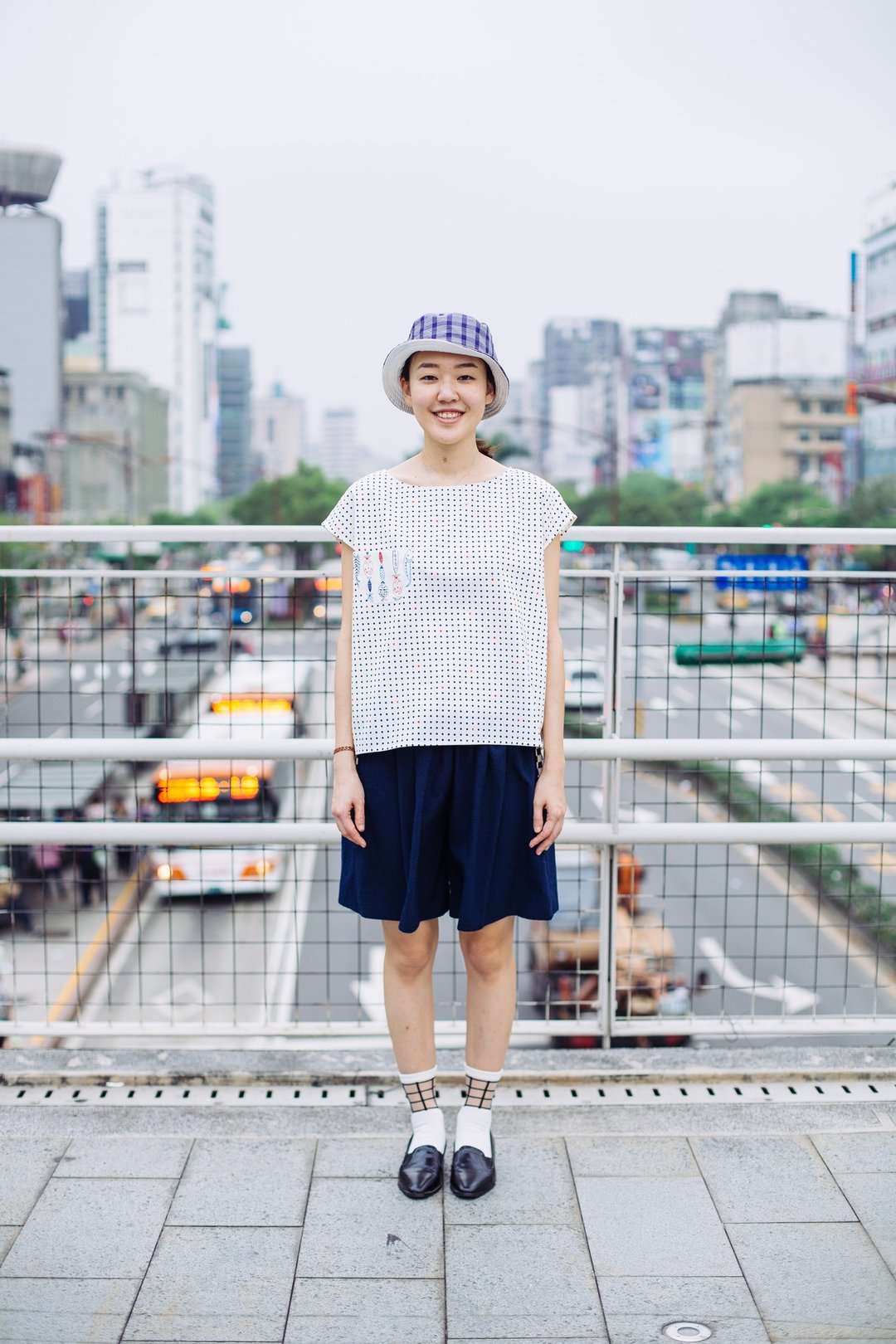 蓝点点中有烈日搭袖小上衣 - 女装上衣 - 其他材质 白色