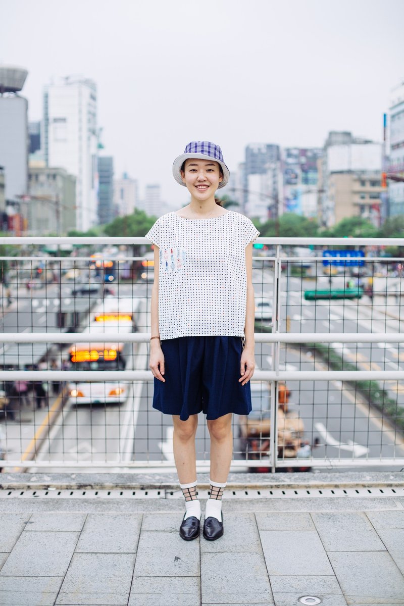 蓝点点中有烈日搭袖小上衣 - 女装上衣 - 其他材质 白色