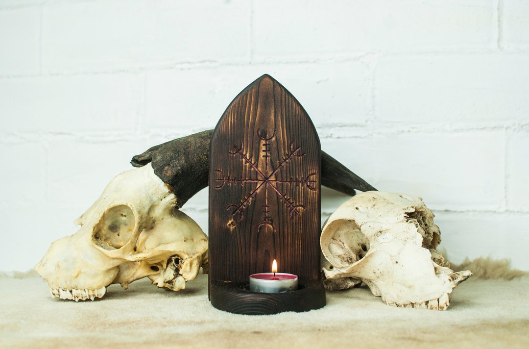 Pagan altar wooden candlestick Helmet of Terror Norwegian symbol nordic decor - 墙贴/壁贴 - 木头 咖啡色