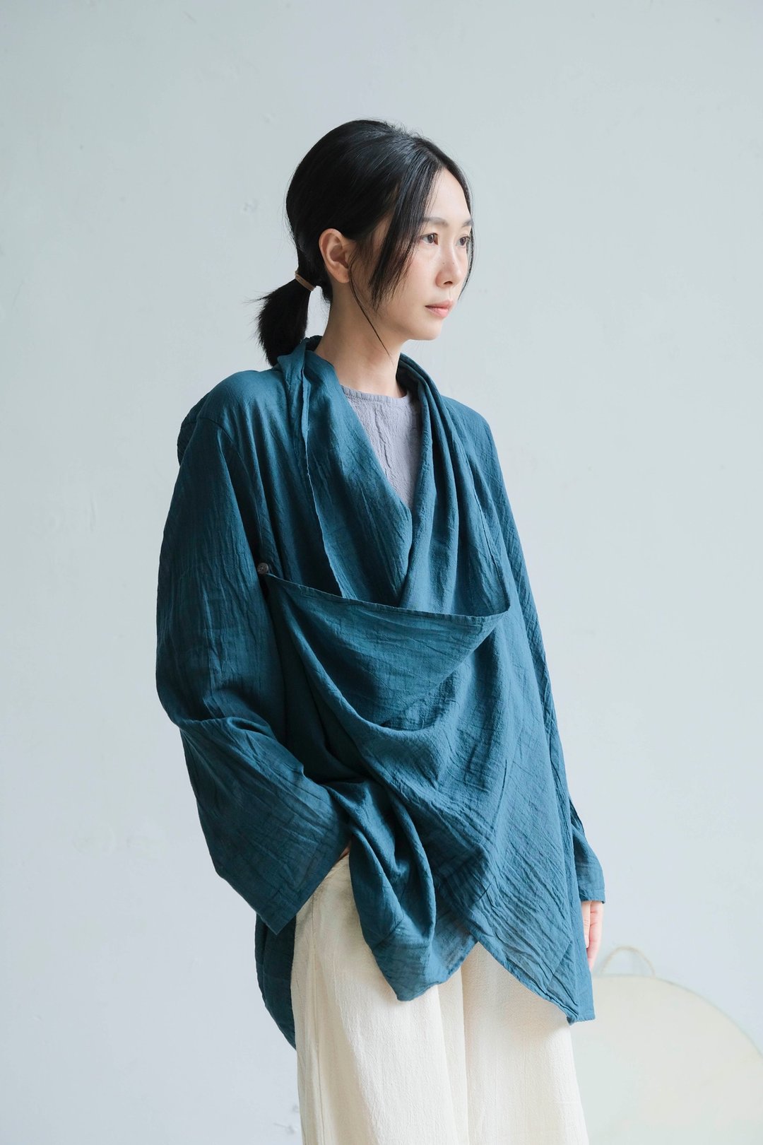 长袖堆领薄罩衫 / 慕斯布 湖水蓝 - 女装休闲/机能外套 - 棉 白色