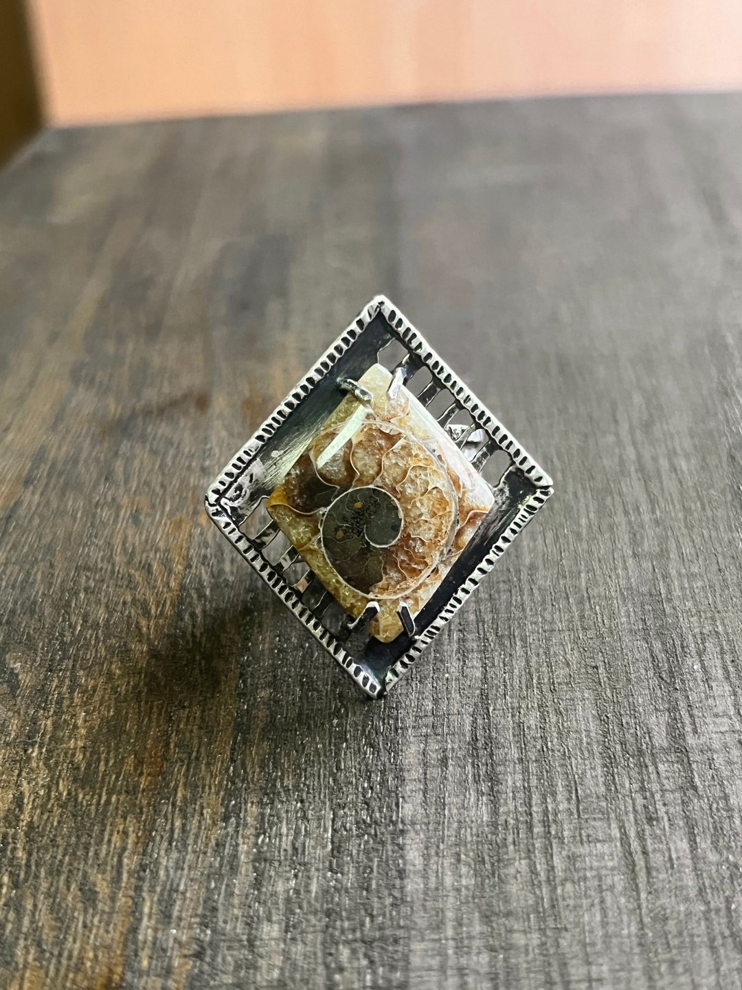 菊石 Gladiator 戒指 熏银处理纯银 - 戒指 - 纯银 黄色