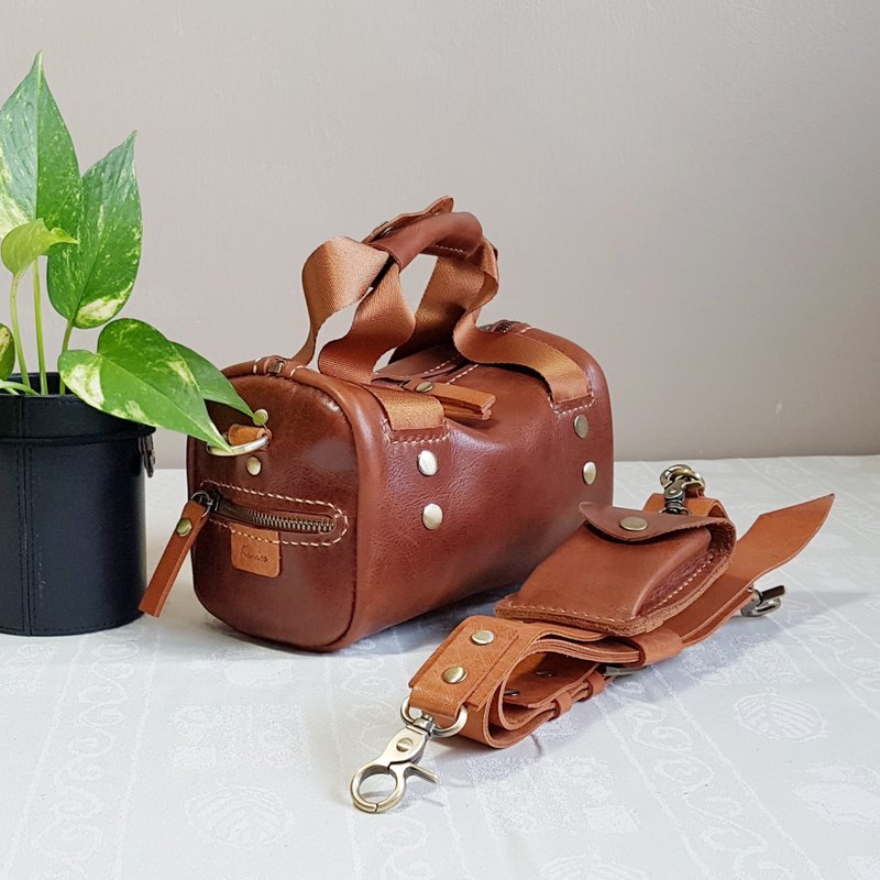 MINI LEATHER WEEKENDER BAG / SLING BAG - A41 - 化妆包/杂物包 - 真皮 咖啡色