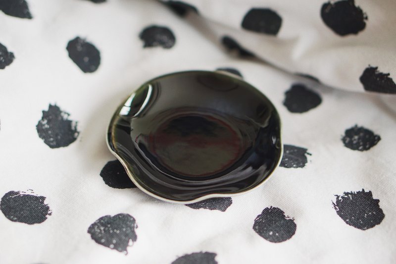 窑变釉手作陶瓷小碟－深绿 - 浅碟/小碟子 - 瓷 黑色