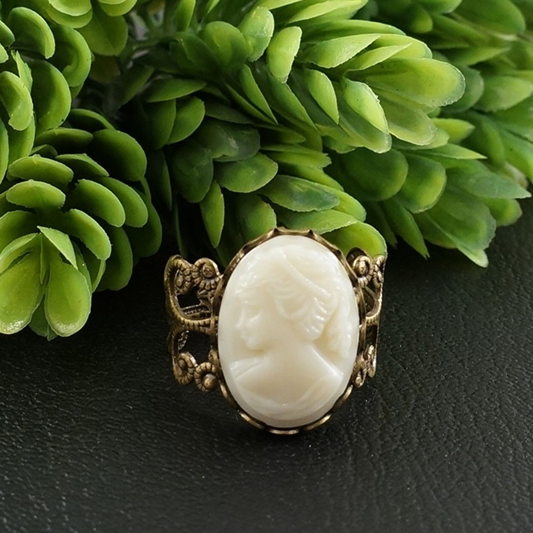 Cream White Glass Lady Girl Cameo Ivory Bronze Filigree Adjustable Ring Jewelry - 戒指 - 玻璃 白色
