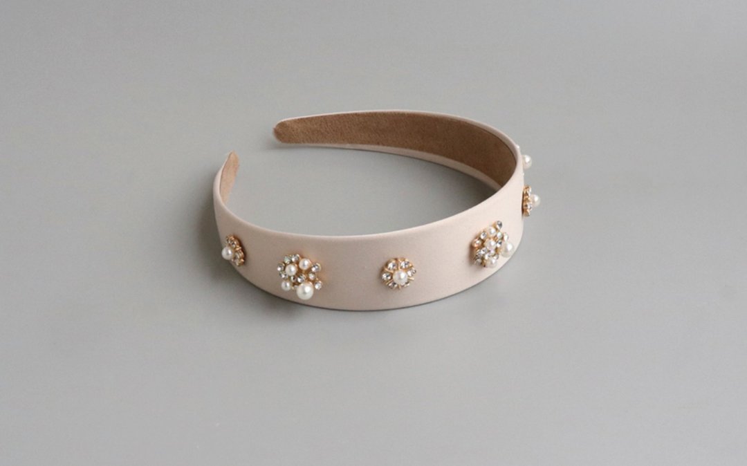 Velvet Gem Jeweled Headband, Retro Baroque Pearl Headband, Bling Headpiece - 发饰 - 其他金属 白色