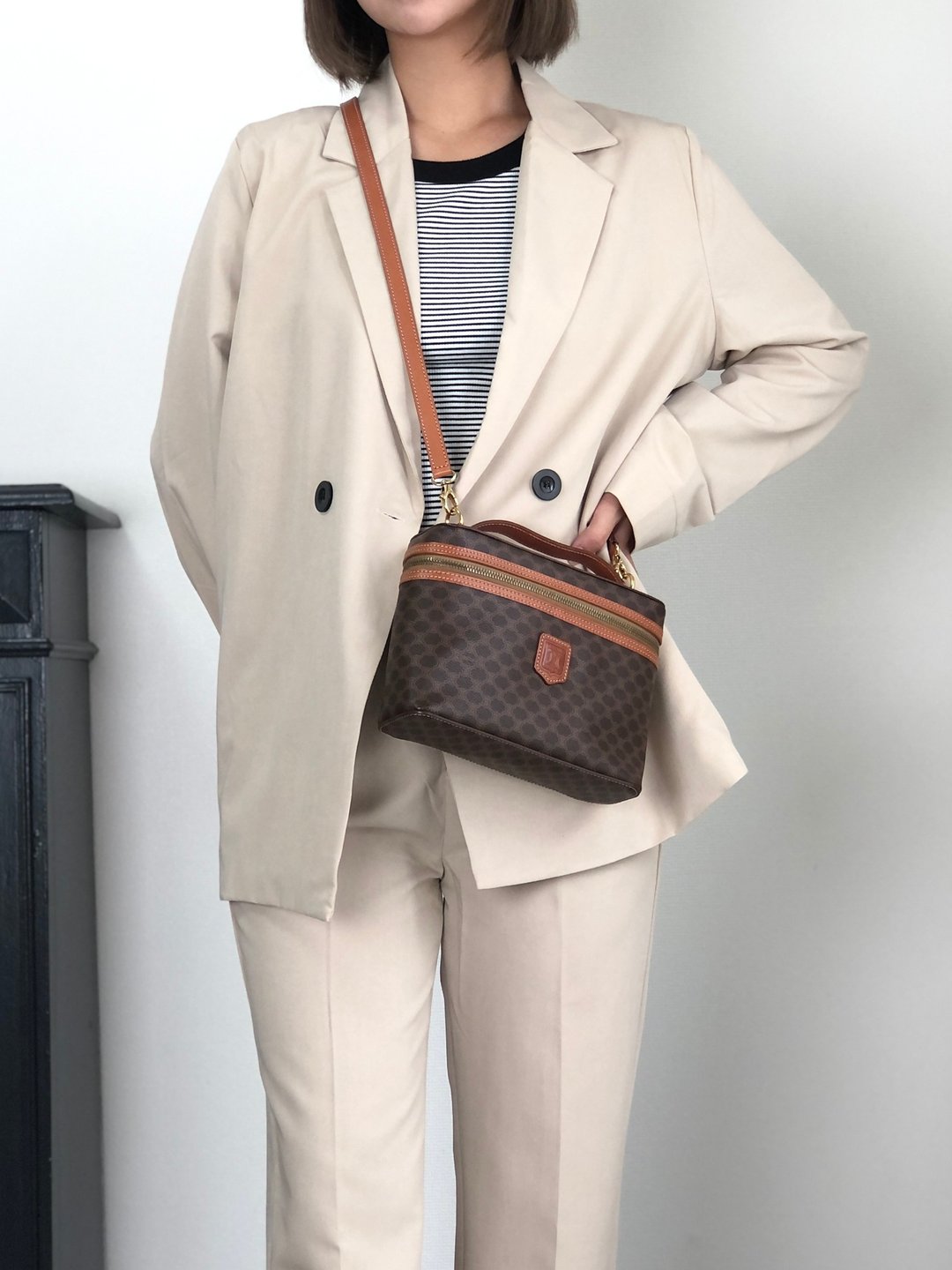 【 日本直送 名牌中古包 】CELINE 马车图腾 肩背包 棕色 压印标志 PVC皮革 2way 化妆包 vygm63 - 侧背包/斜挎包 - 防水材质 咖啡色