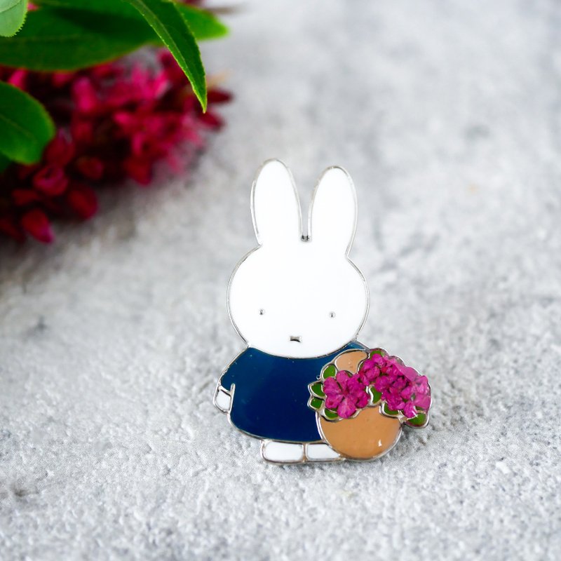 【Pinkoi x miffy】米菲押花别针 / 沈稳深蓝款 - 徽章/别针 - 树脂 蓝色