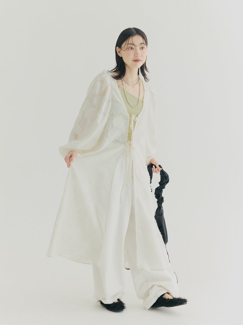 SEQUI HIBI 透肤花纹泡泡袖绑带罩衫－浅米色 - 洋装/连衣裙 - 聚酯纤维 白色