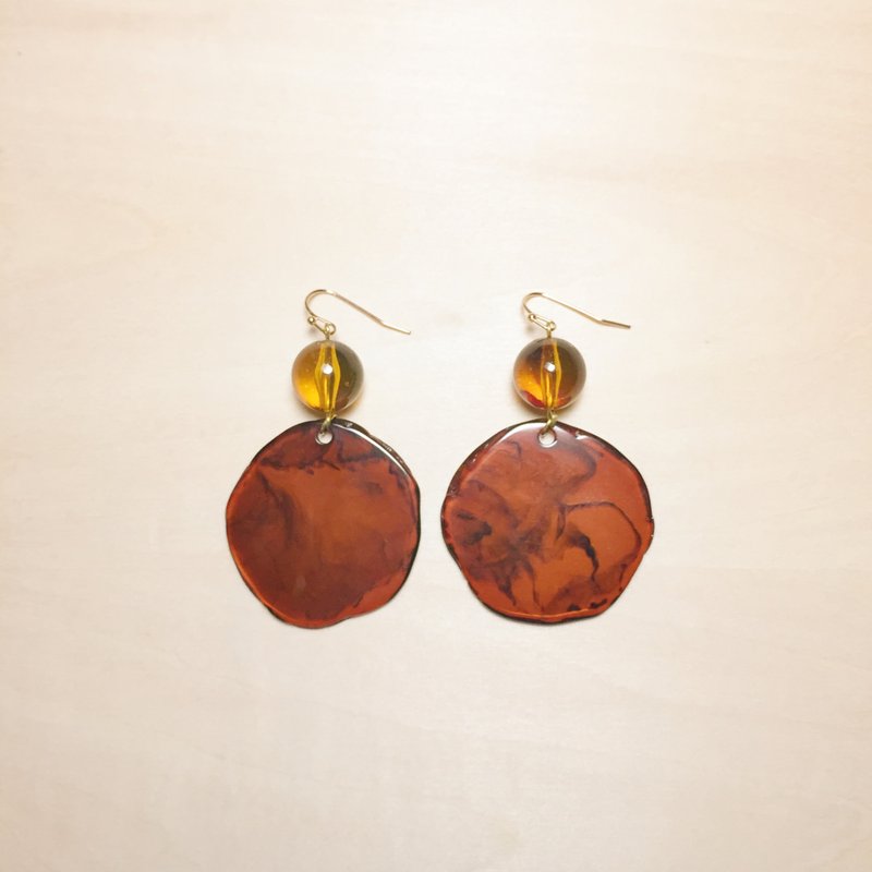 复古琥珀珠不规则水墨大圆片耳环 - 耳环/耳夹 - 树脂 咖啡色