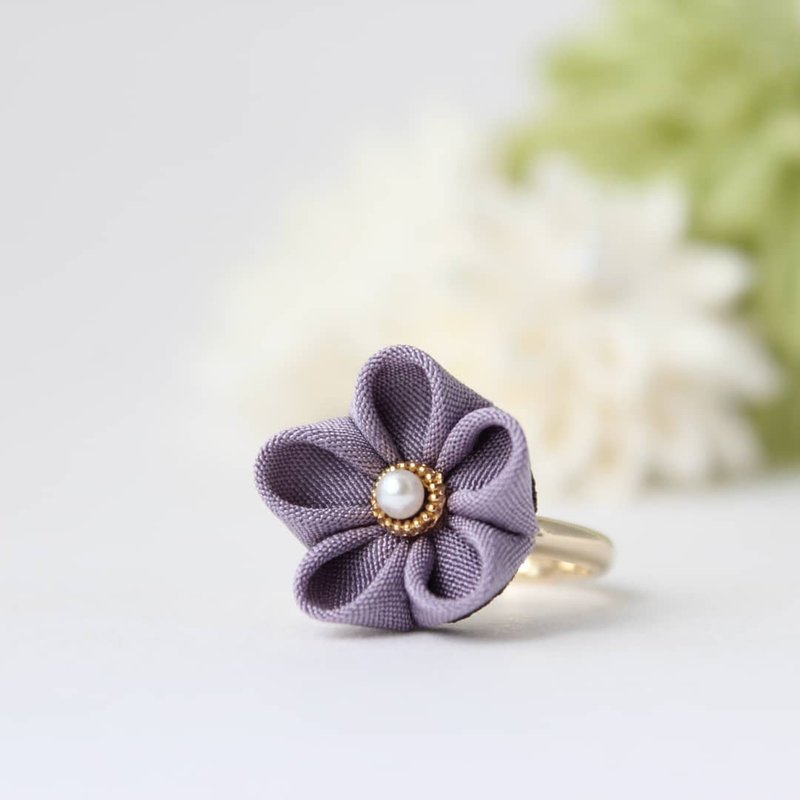 Kanzashi flower ring purple - 戒指 - 丝．绢 紫色