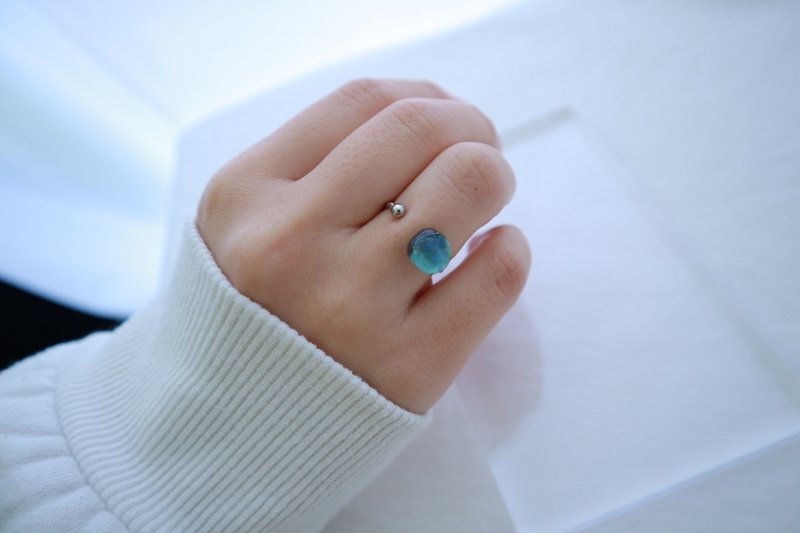 海玻璃宇宙戒指 全天候配戴 OK 过敏友善金属 SDG.s 升级再造 - 戒指 - 玻璃 蓝色