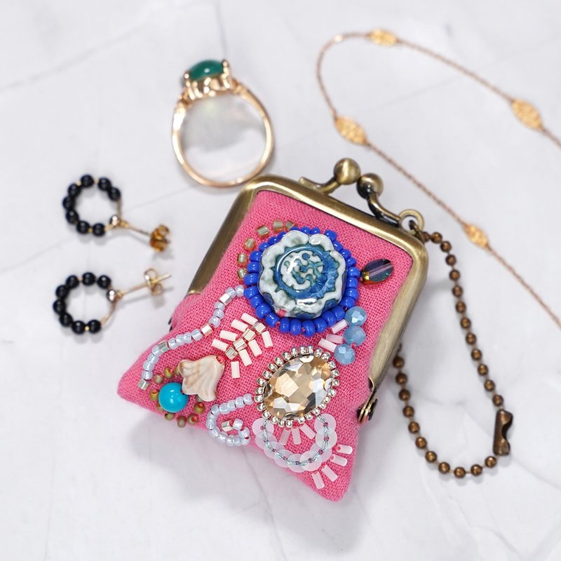小巧珠绣零钱包 No.71 粉色纱布 亦可作项链・包包吊饰 饰品收纳盒 手绣独一无二作品 - 吊饰 - 棉．麻 粉红色