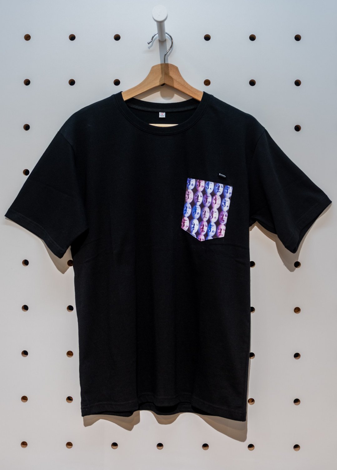 高美书屋 黑盒 T-shirt 黑色 三种尺寸 - 中性连帽卫衣/T 恤 - 棉．麻 黑色