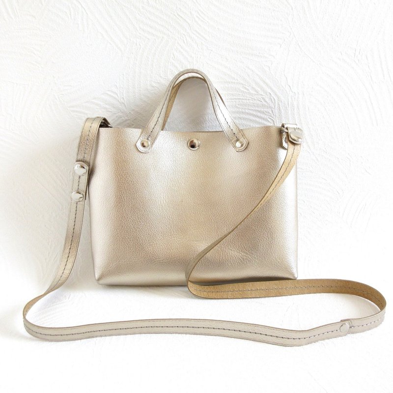 全新 Bag-in-sacoche 牛皮 收缩皮革 金属浅金0148 - 侧背包/斜挎包 - 真皮 金色
