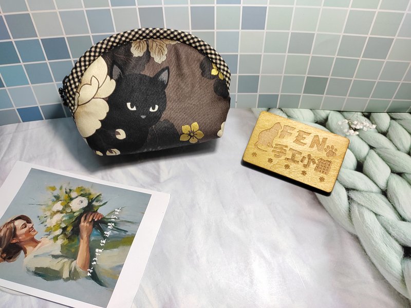 小物系列-日本布牡丹花黑猫布加铺棉手工款拉链贝壳包-拉链零钱包 - 手拿包 - 棉．麻 