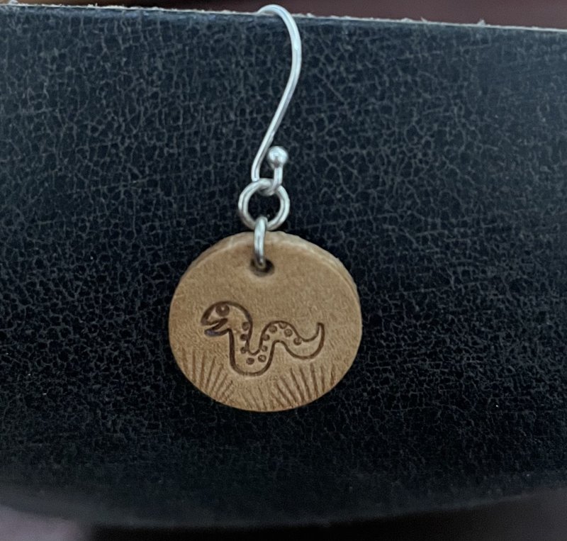 真皮吊饰/12生肖贵人随行小皮牌/代客确认贵人生肖/可换纯银耳鈎 - 吊饰 - 真皮 橘色