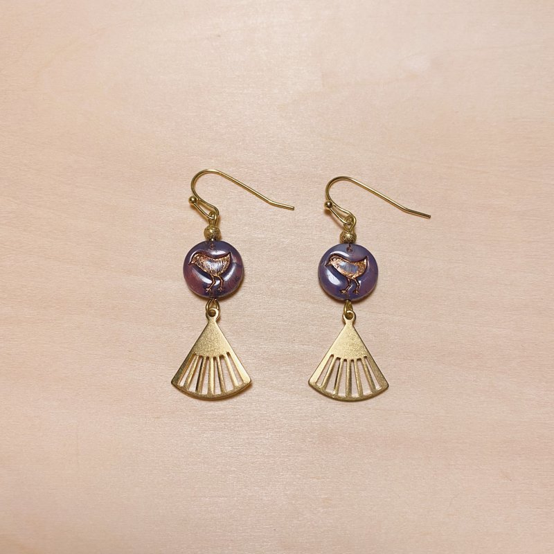 复古黄铜镂空扇小鸟琉璃耳环 - 耳环/耳夹 - 琉璃 紫色