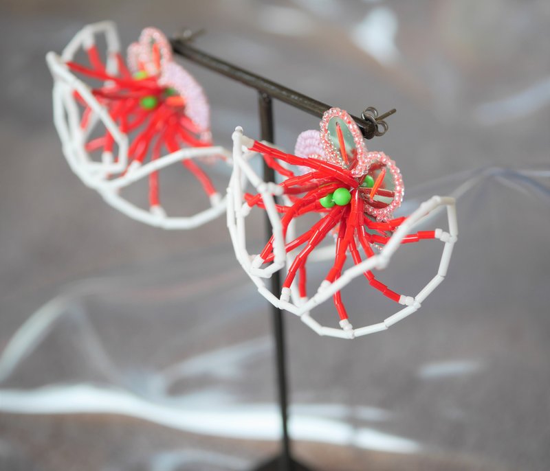 tsububu【定制化订制】/珠饰刺绣/微生物/耳环/耳夹/朱槿 - 耳环/耳夹 - 绣线 红色