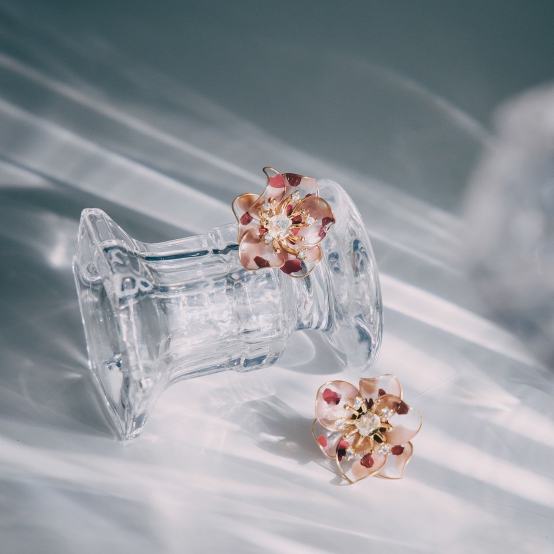 【珊瑚海-炫彩粉】贴耳式耳环 | 水晶花饰品 | 新娘饰品 - 耳环/耳夹 - 树脂 多色
