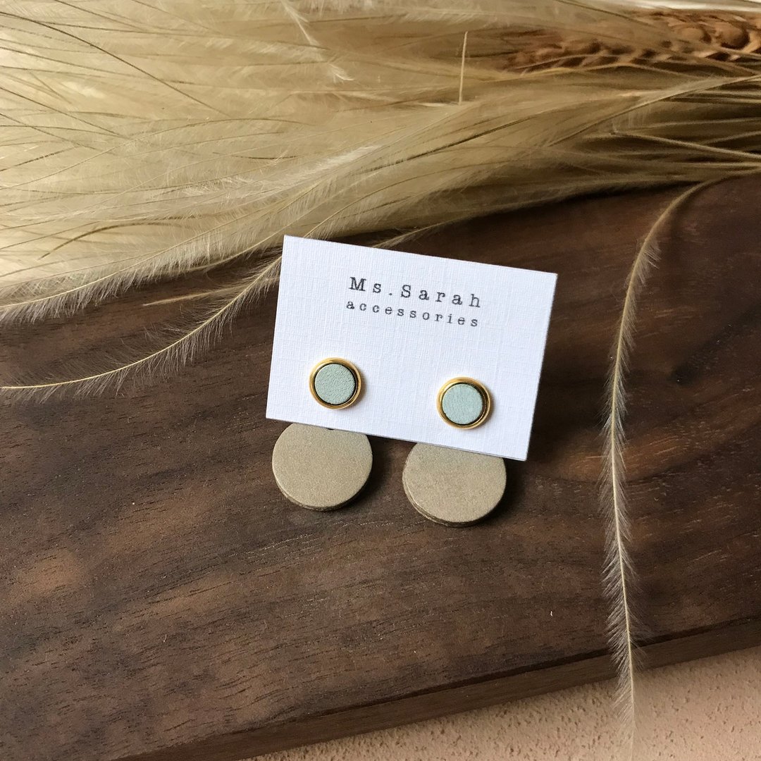 皮革耳环_贴耳小圆_薄荷绿搭灰白 - 耳环/耳夹 - 真皮 黑色