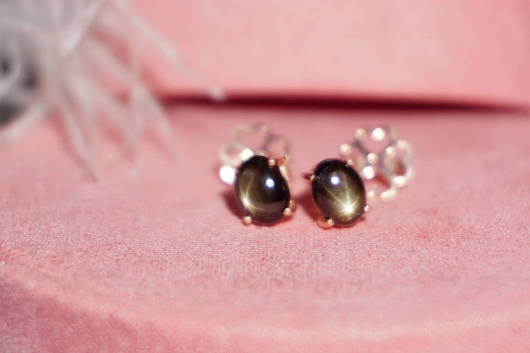 Stud Earrings Natural Black Star Sapphire Silver925, Silver earrings - 耳环/耳夹 - 纯银 黑色