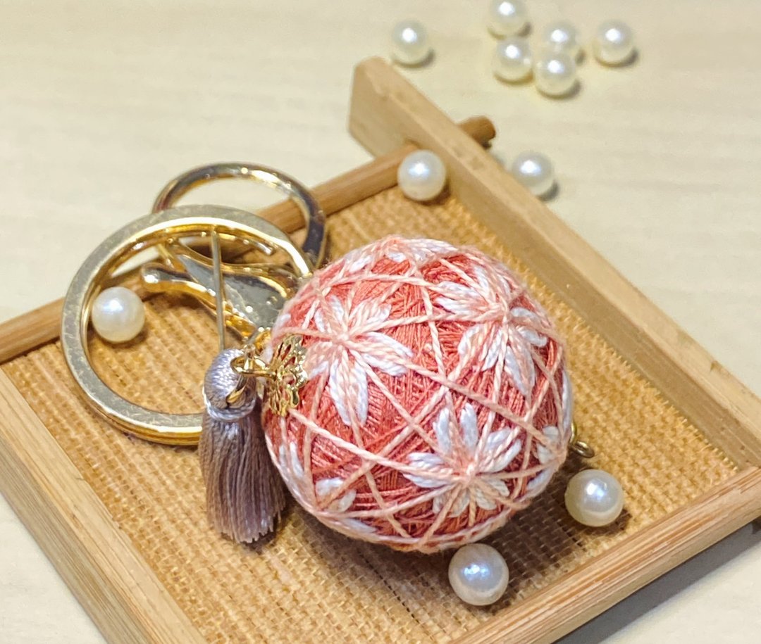河津樱 -手工手鞠球、刺绣商品、手工钥匙圈 - 钥匙链/钥匙包 - 绣线 粉红色