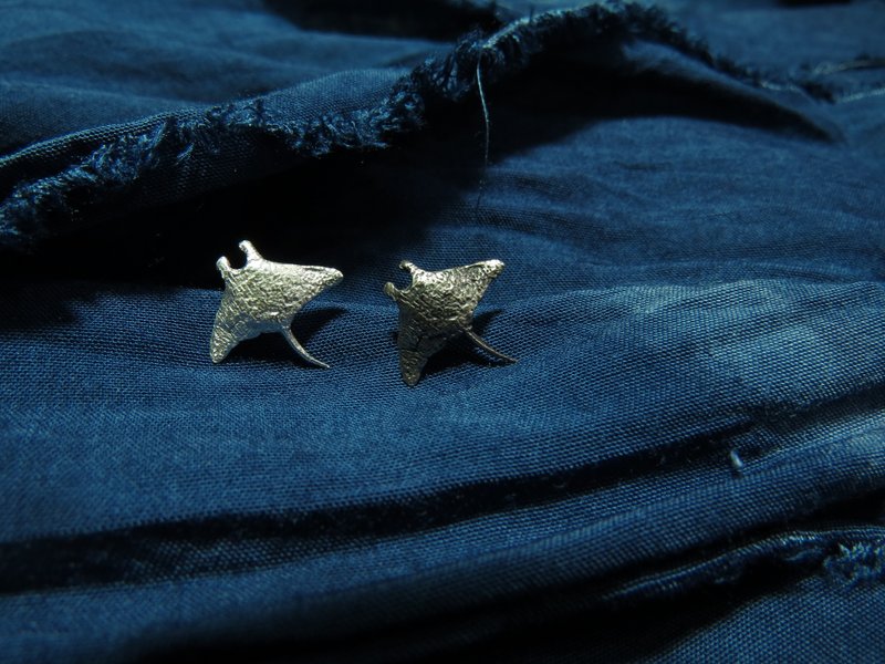 【925银饰 LOU】海洋系列 - 魟鱼(瘦)(单售) - 耳环/耳夹 - 银 银色