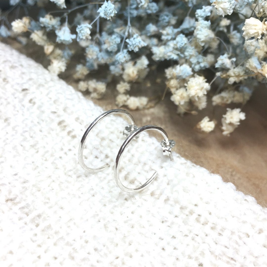 MIH金工首饰 | 简约圈圈 纯银耳环 Loop silver earrings - 耳环/耳夹 - 其他金属 银色