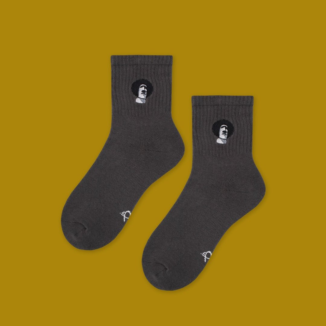 in Pairs | 爆炸头摩艾石像中筒袜-深灰 - 袜子 - 棉．麻 灰色