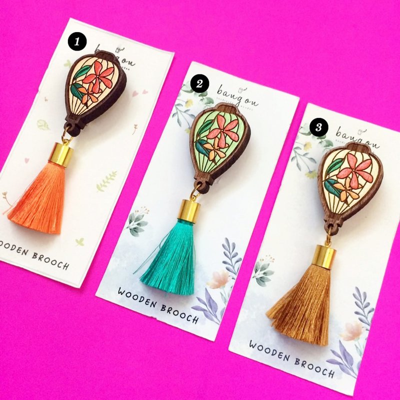 Wooden brooch meai flower - 胸针 - 木头 紫色