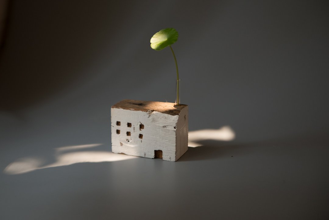 Tiny Wooden House Flower Vase - 摆饰 - 木头 咖啡色