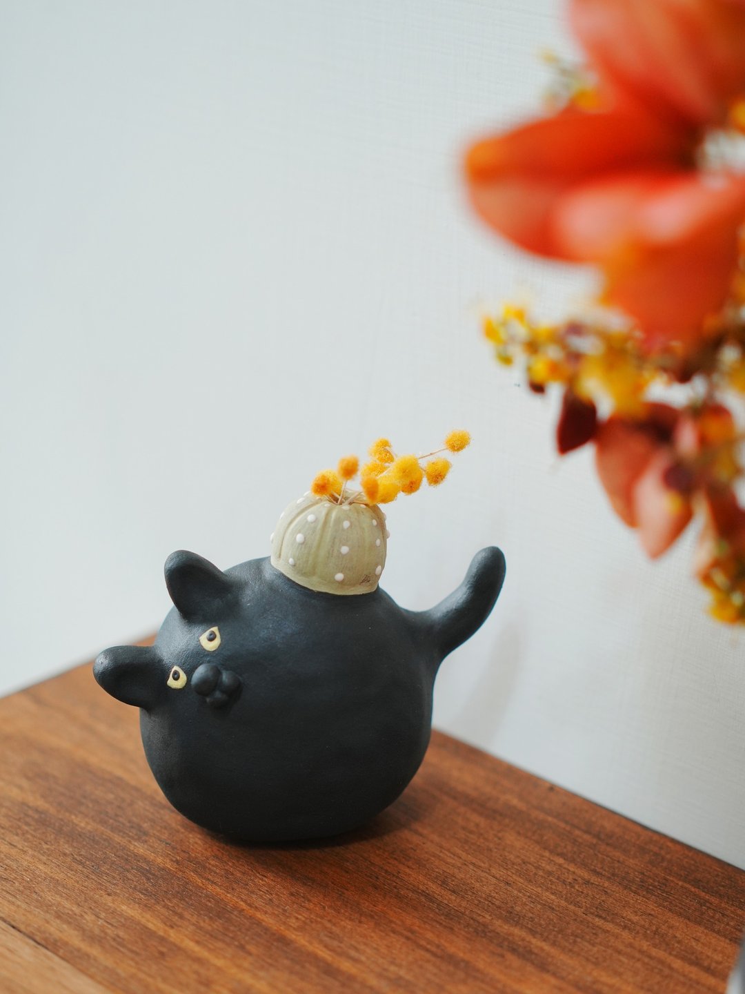 被兜打の黑猫 陶偶 小花器 - 花瓶/陶器 - 陶 黑色