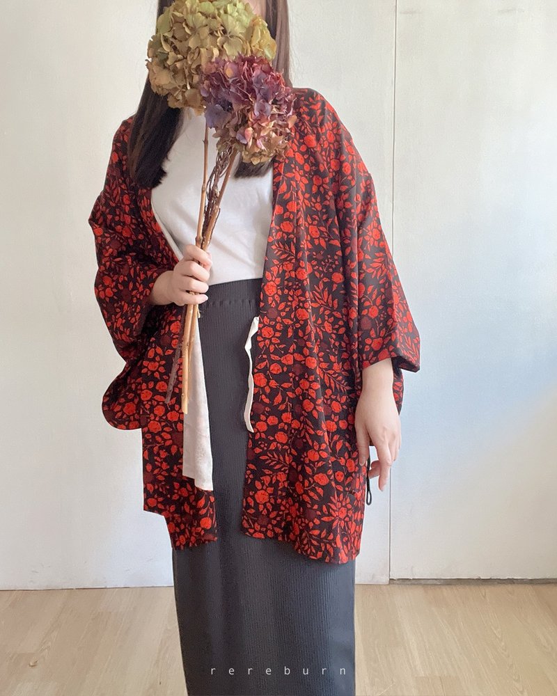 日本制和风印花黑红色薄款古着羽织和服外套 - 女装休闲/机能外套 - 聚酯纤维 红色