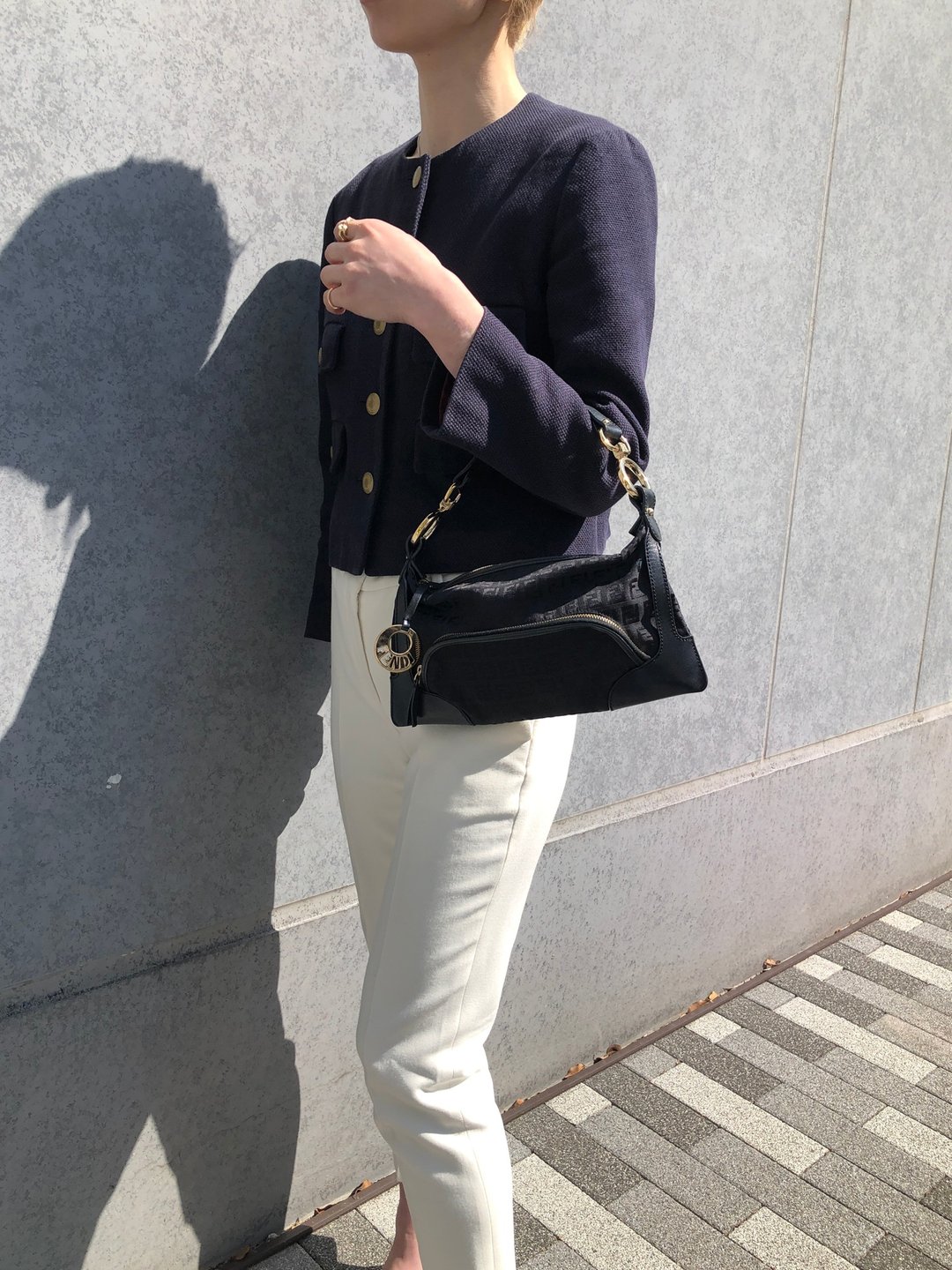 【日本直送 名牌中古包】FENDI 芬迪 经典 FF 帆布拼接皮革 翻盖斜背包 黑色 附 Logo 坠饰 - 侧背包/斜挎包 - 棉 黑色
