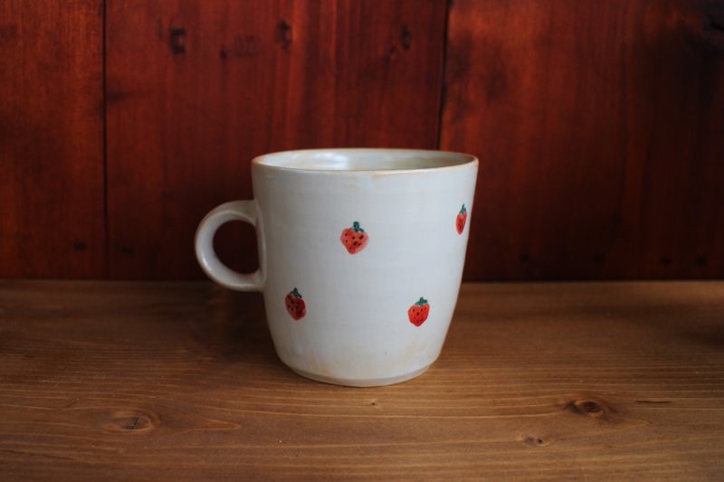 lelecoco .采草莓的下午_ 手绘草莓马克杯 / 纯手作陶瓷 - 咖啡杯/马克杯 - 瓷 白色