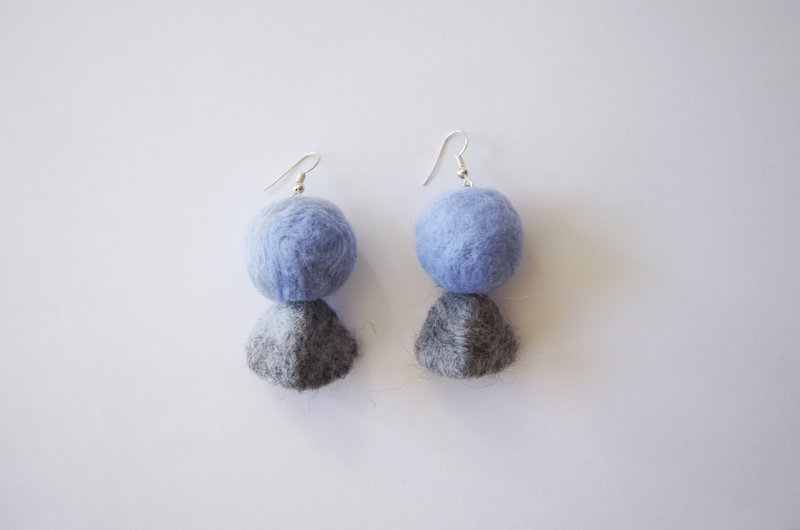 mint neiff I 羊毛毡几何立体砖暖暖冬日耳环I灰蓝I穿式/夹式 - 耳环/耳夹 - 羊毛 灰色