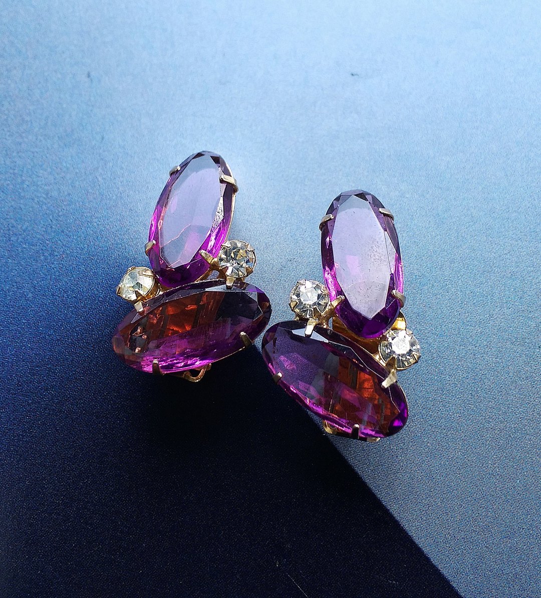 Vintage Jewelry 西洋古董饰品 紫色调 优美莱茵 对称 夹式耳环 - 耳环/耳夹 - 其他金属 金色