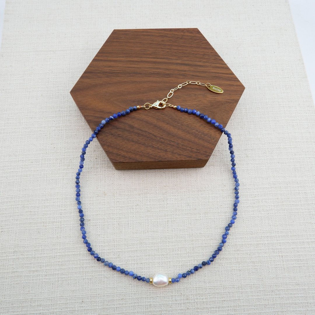 Freshwater Pearl and Sodalite stone short necklace - 项链 - 石头 蓝色