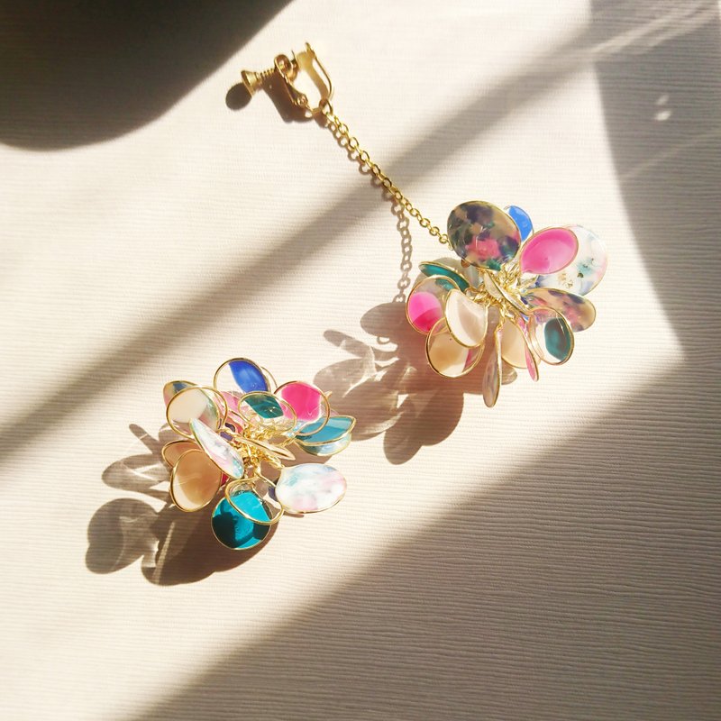 < 浮华世界> 单边 造型手工设计树脂耳环/垂吊款/earring - 耳环/耳夹 - 树脂 多色