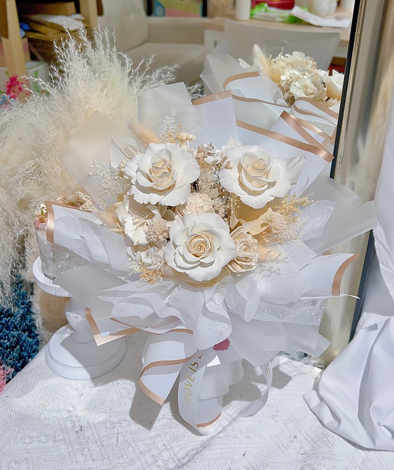 FengFlower 【不凋白玫瑰永生花束】不凋花/干燥花/永生花/送礼 - 干燥花/捧花 - 植物．花 白色