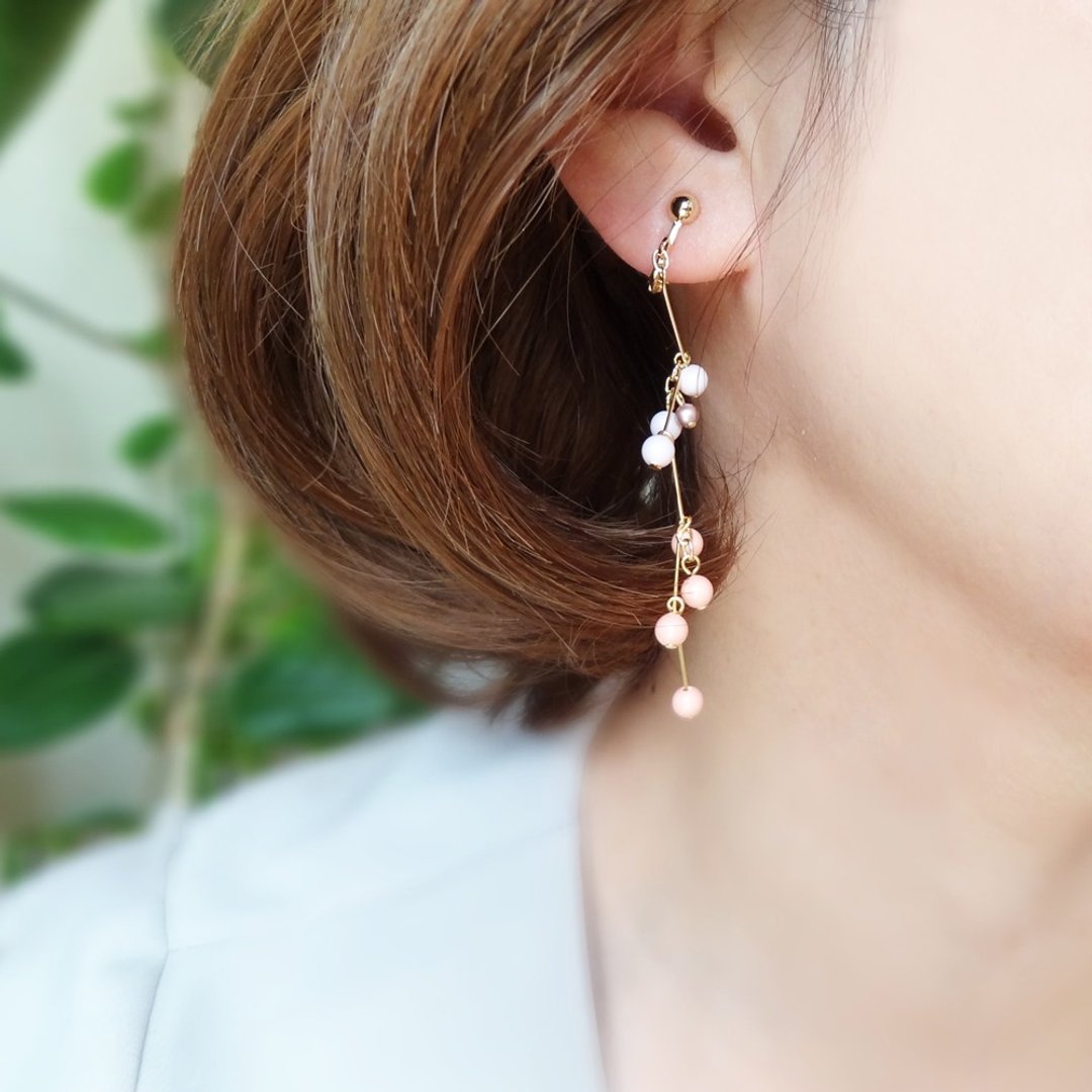 Small pearl shakes Earrings - 耳环/耳夹 - 水晶 粉红色