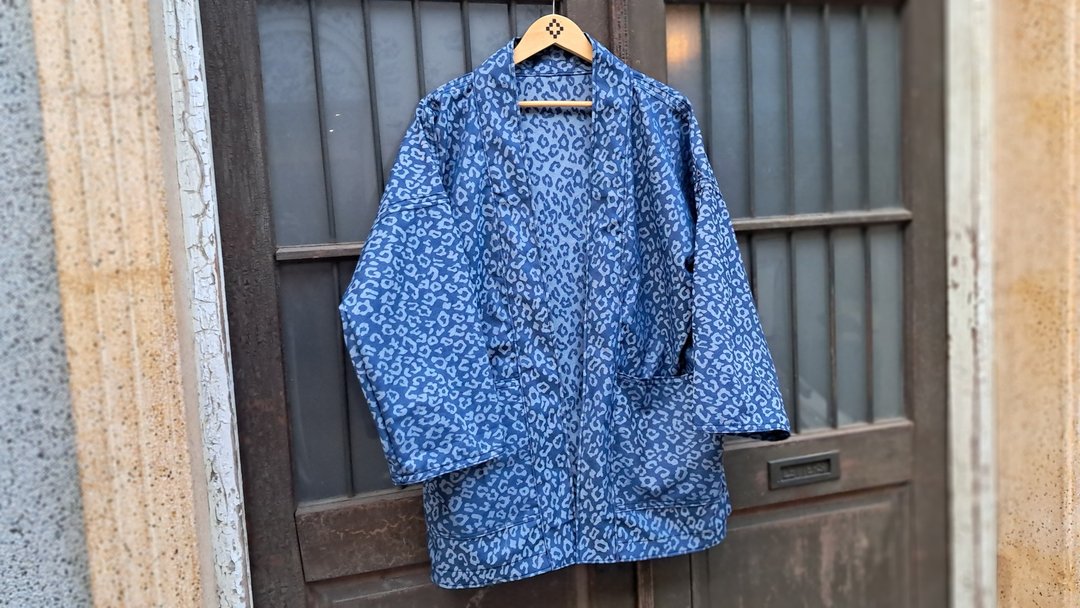AMIN'S SHINY WORLD 丹宁豹纹满版提花KIMONO  Reversible 双面系 - 男装外套 - 棉 蓝色