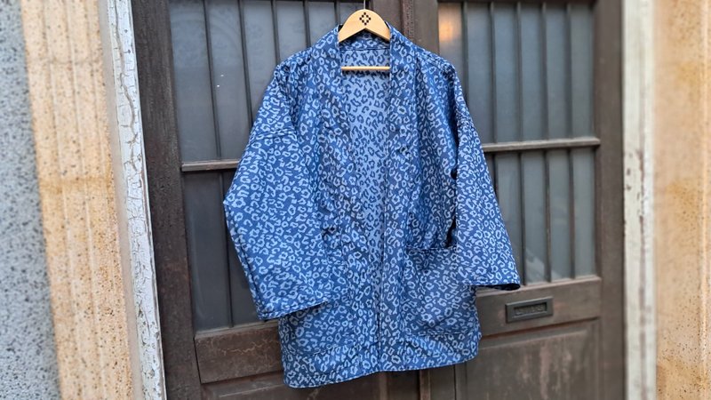 AMIN'S SHINY WORLD 丹宁豹纹满版提花KIMONO  Reversible 双面系 - 男装外套 - 棉．麻 蓝色
