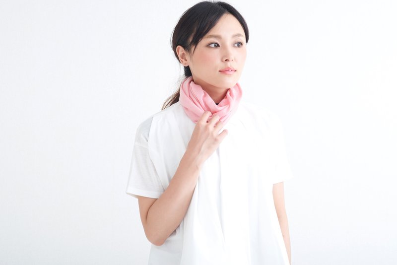 Made in Japan 100% Spun Silk Headband Neckwarmer Muffler & Beanie - 发带/发箍 - 丝．绢 粉红色